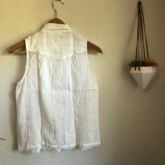 NEW FRAME white lace button sleeveless blouse - Picture 6 of 6